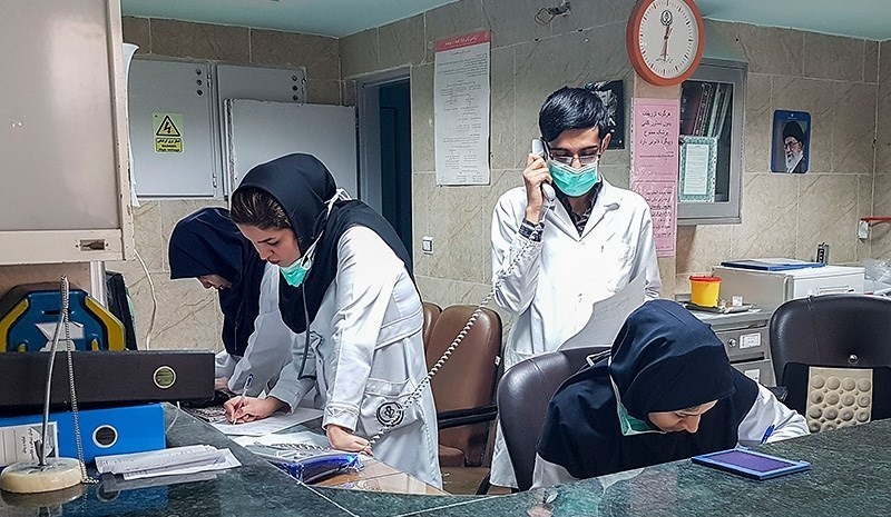 کمبود پرستار معضل اساسی و مزمن کشور/ اضافه&zwnj; کار پرستاران قربانی کارانه شده است/ نظام پرداخت پرستاران باید اصلاح شود/ نباید پرستاران را درگیر کاغذ بازی کنیم/ وعده استخدام 9 هزار پرستار روی کاغذ مانده است/ تأخیر 18 ماهه در پرداخت کارانه و اضافه کار پرستاران