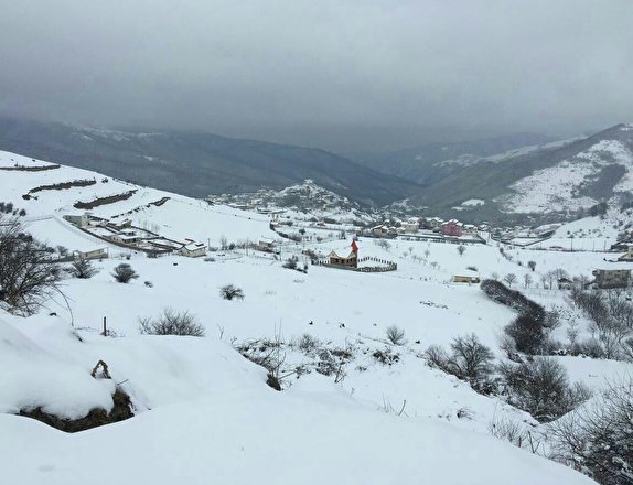 آغاز بارش برف در کوهرنگ