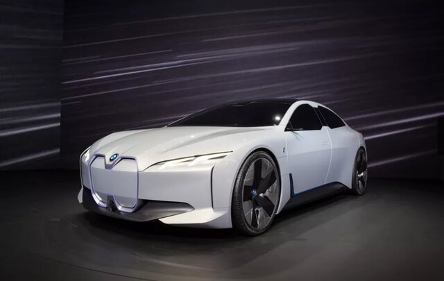 نگاهی به BMW i ۴؛ رقیب قدرتمند تسلا
