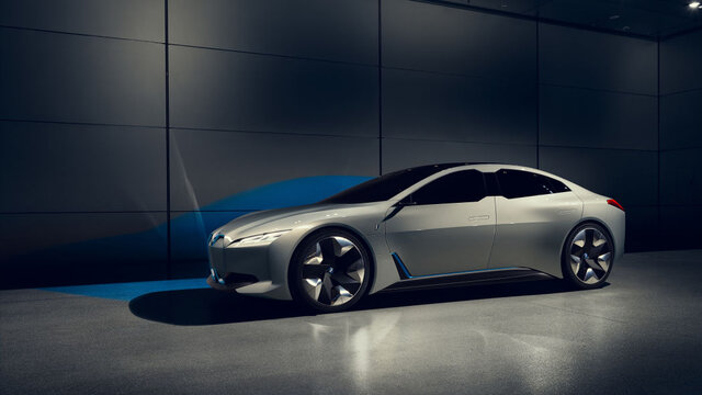 نگاهی به BMW i ۴؛ رقیب قدرتمند تسلا