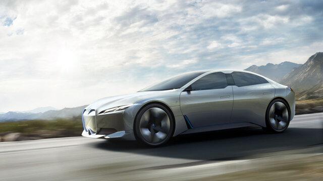 نگاهی به BMW i ۴؛ رقیب قدرتمند تسلا
