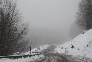 کاهش ۱۸ درجه‌ای دمای هوا/ تداوم بارش برف و باران در گیلان/ تعطیلی برخی از مدارس به علت برودت هوا