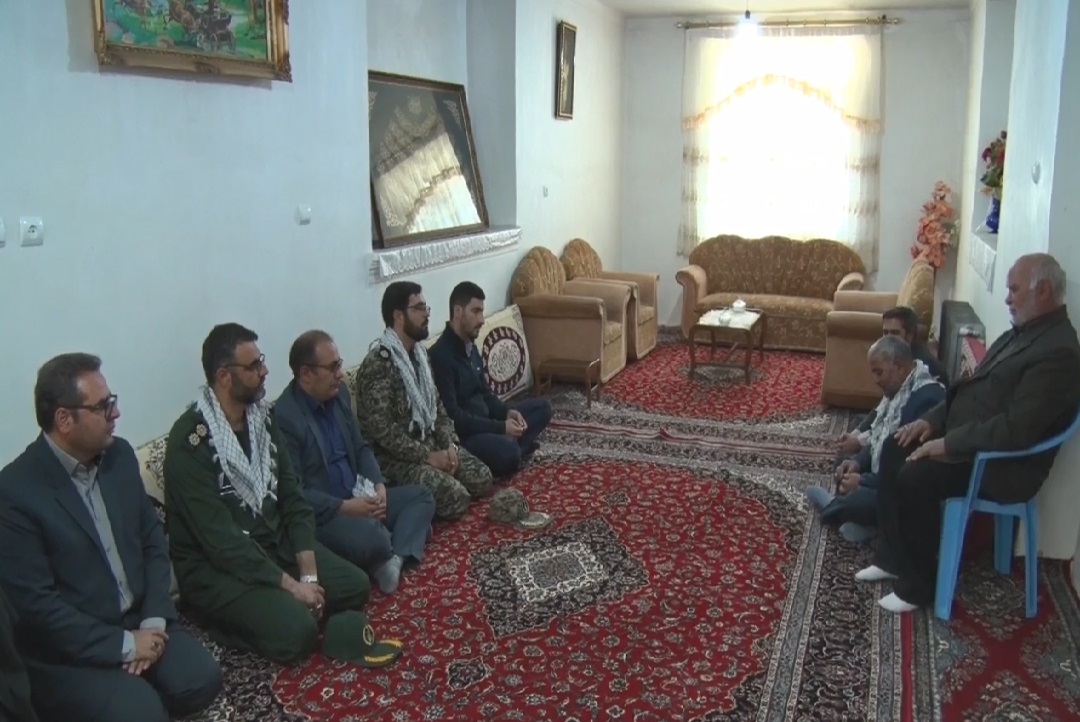 شهدا و ایثارگران الگوی همگان