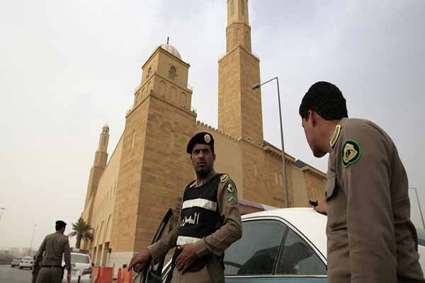 تشدید خشونت در مدارس عربستان/ دانش آموزی با ضرب چاقو از پا درآمد
