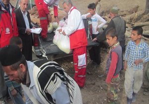 امداد رسانی به چهار خانوار عشایری گرفتار در برف