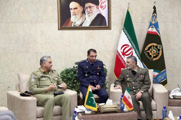 فرمانده ارتش پاکستان با امیر سرلشکر موسوی دیدار کرد
