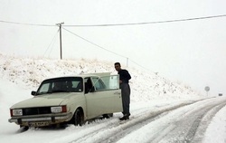 جاده&zwnj;های کردستان لغزنده است رانندگان احتیاط کنند