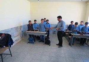 ۳۰۳ کارت همیاران طبیعت در مدارس شهرستان مهریز توزیع شد