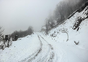 راه دسترسی ۱۲۰ روستای الیگودرز هم‌چنان قطع است؛ برق روستا‌ها وصل شد