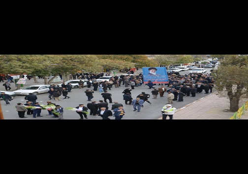 راهپیمایی خود جوش اصناف و بازاریان کرمانشاه / اهدای گل به نیروهای انتظامی