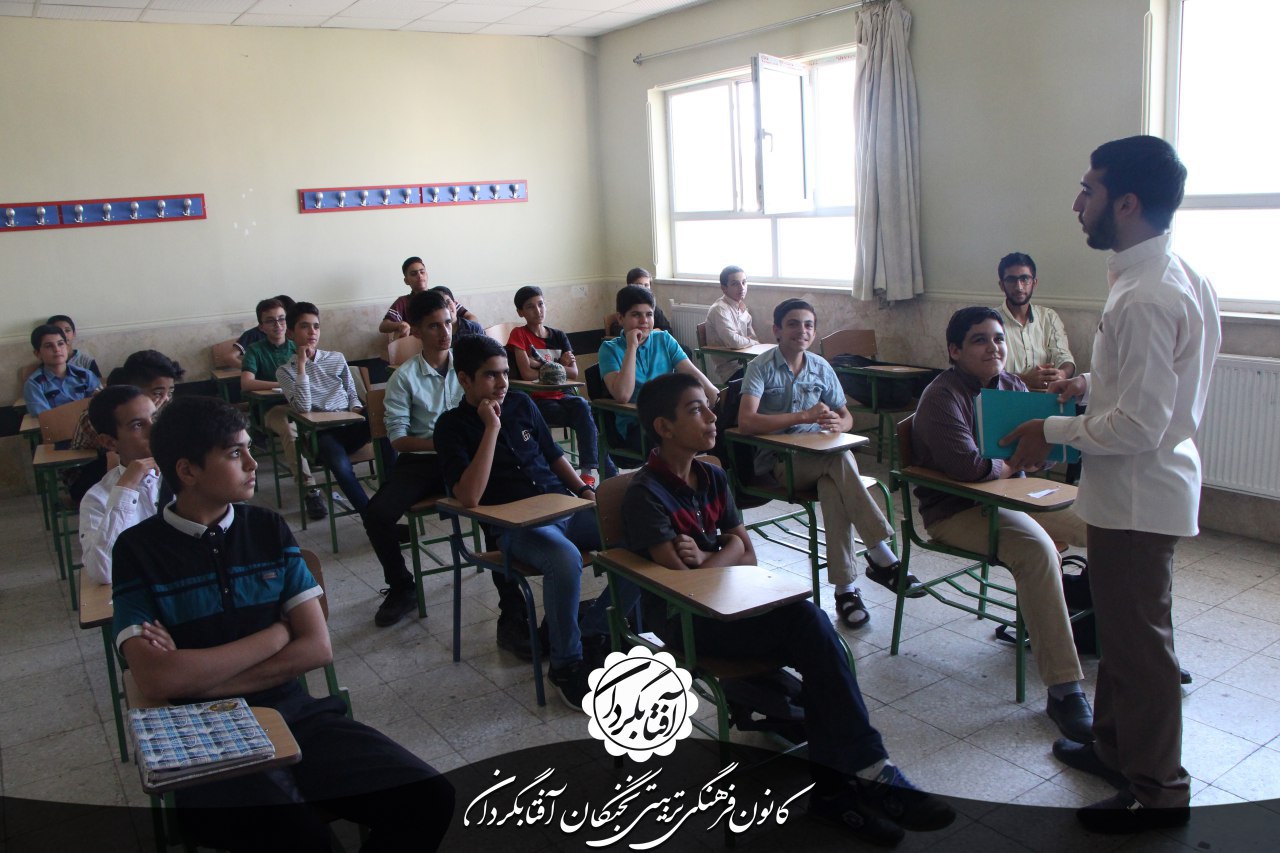تجلیل از نخبگان کانون آفتابگردان همدان
