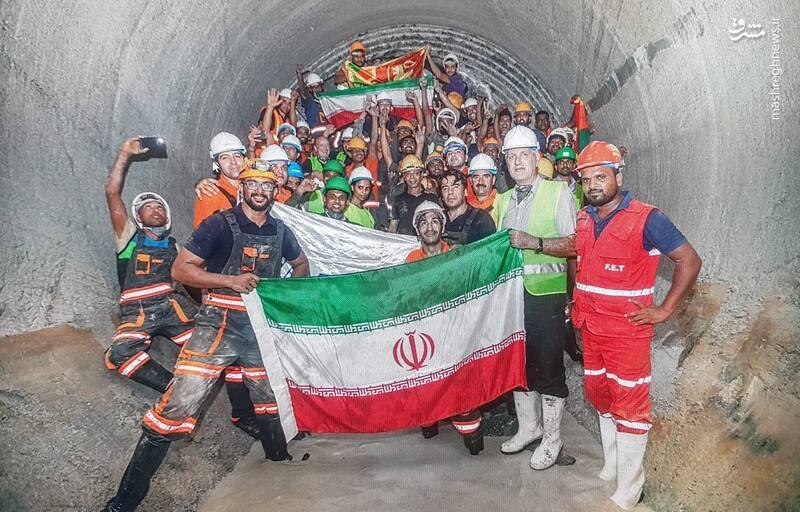 مدال افتخار صادرات خدمات مهندسی ایران برگردن مهندسان حفاری/حفر تونل ۱۵.۵ کیلومتری سریلانکا