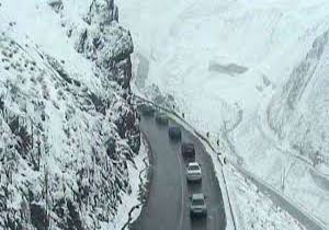 احتمال بارش برف در محور‌های کوهستانی مازندران / رانندگان زنجیر چرخ همراه داشته باشند