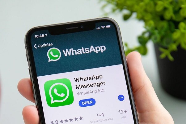 واتس آپ یک ابزار جاسوسی است