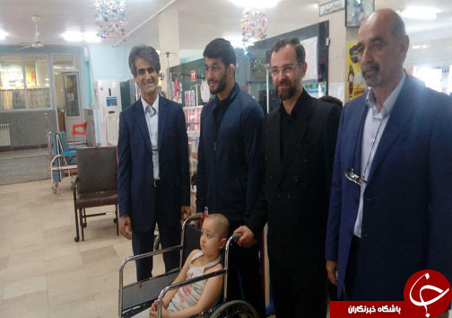 عیادت حسن یزدانی از کودکان سرطانی بیمارستان امیرکلا بابل + تصاویر