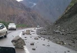 ریزش کوه سه راهدار را در کوهدشت مجروح کرد