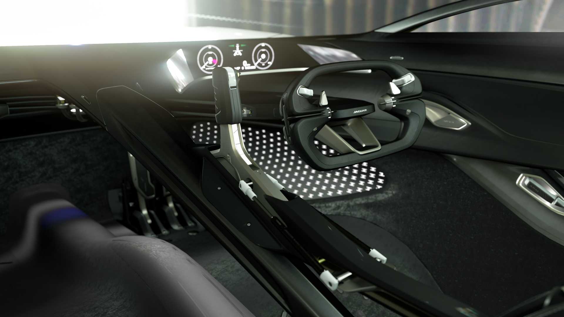 خودروی شگفت&zwnj;انگیز جگوار آماده شروع مسابقه در Gran Turismo