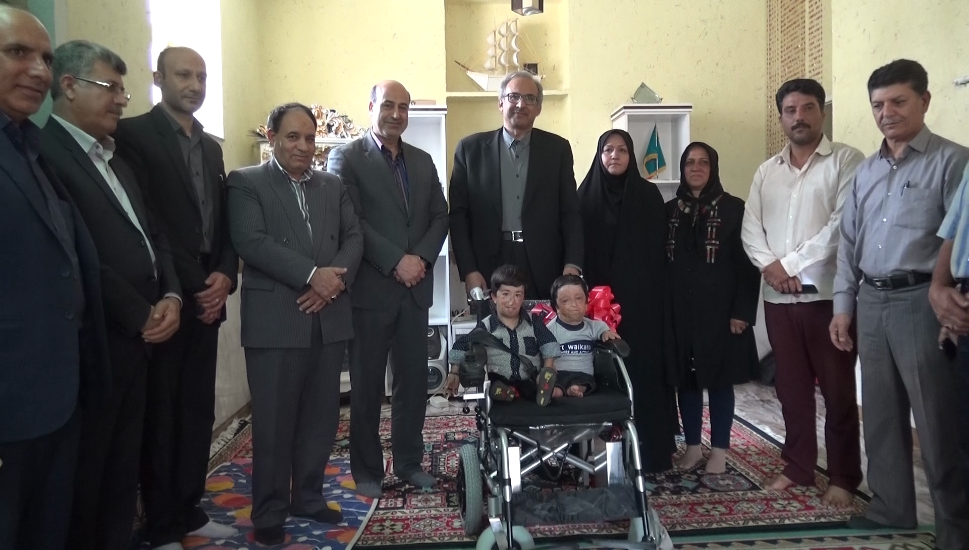 ویلچر برقی هدیه وزیر کشور به دوبرادر کوتاه قامت کرمانی