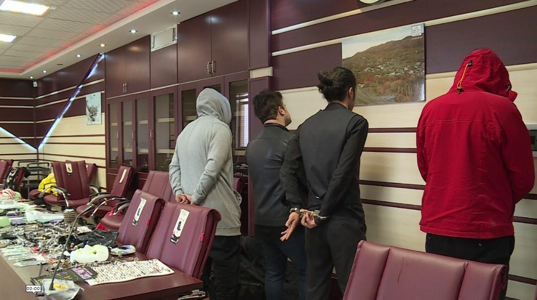 بازداشت پنج نفر به اتهام عرضه پوشاک شیطان پرستی در کرج