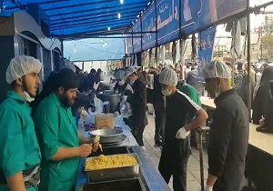 خدمت‌رسانی هیئت نورالشهدا کرج در مشهد مقدس + فیلم