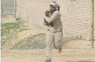 ناله&zwnj;های مادر وسام العیاوی به خاطر شهادت فرزندانش