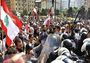 ادامه اعتراضات در لبنان/ معترضان از شمال تا جنوب کشور زنجیره انسانی تشکیل دادند