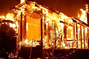 ۱۸۰ هزار کالیفرنیایی مجبور به ترک خانه&zwnj;های خود شدند