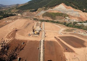 بررسی مشکلات کارگران سد نرماب با حضور دادستان مینودشت