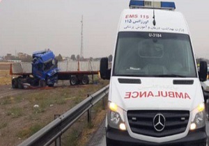 واژگونی تریلی در آزادراه قزوین- تهران