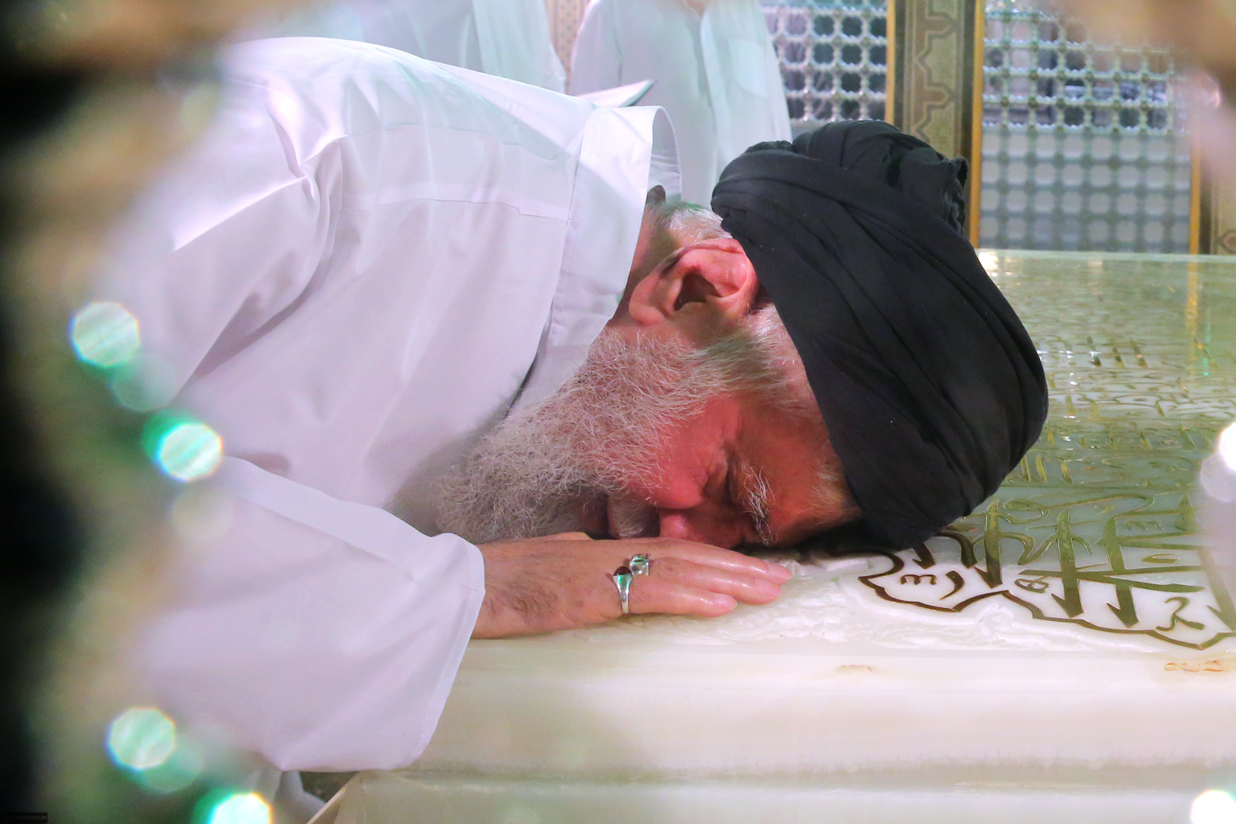 رهبر انقلاب: خادمی امام رضا علیه&zwnj;السلام افتخار من است + لوح