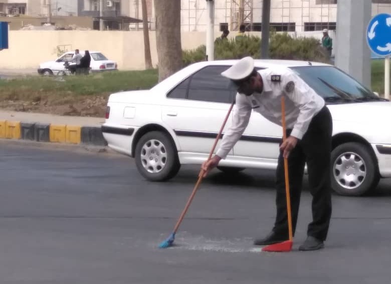 وقتی پلیس بوشهر آثار تصادف را جارو می&zwnj;کند