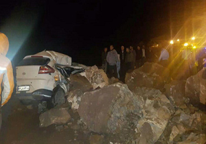 ریزش کوه در جاده کندوان ۳ مصدوم بر جای گذاشت