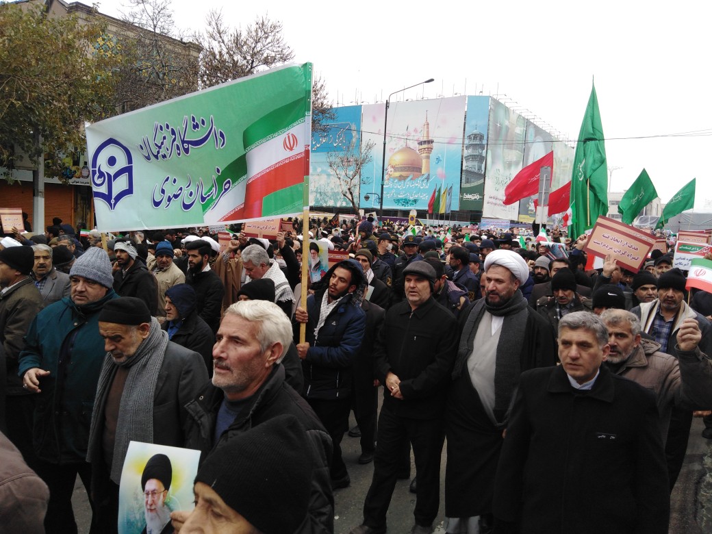 انزجار مردم مشهد از آشوبگران و میثاق با ولایت با حضور حماسی در راهپیمایی + تصاویر