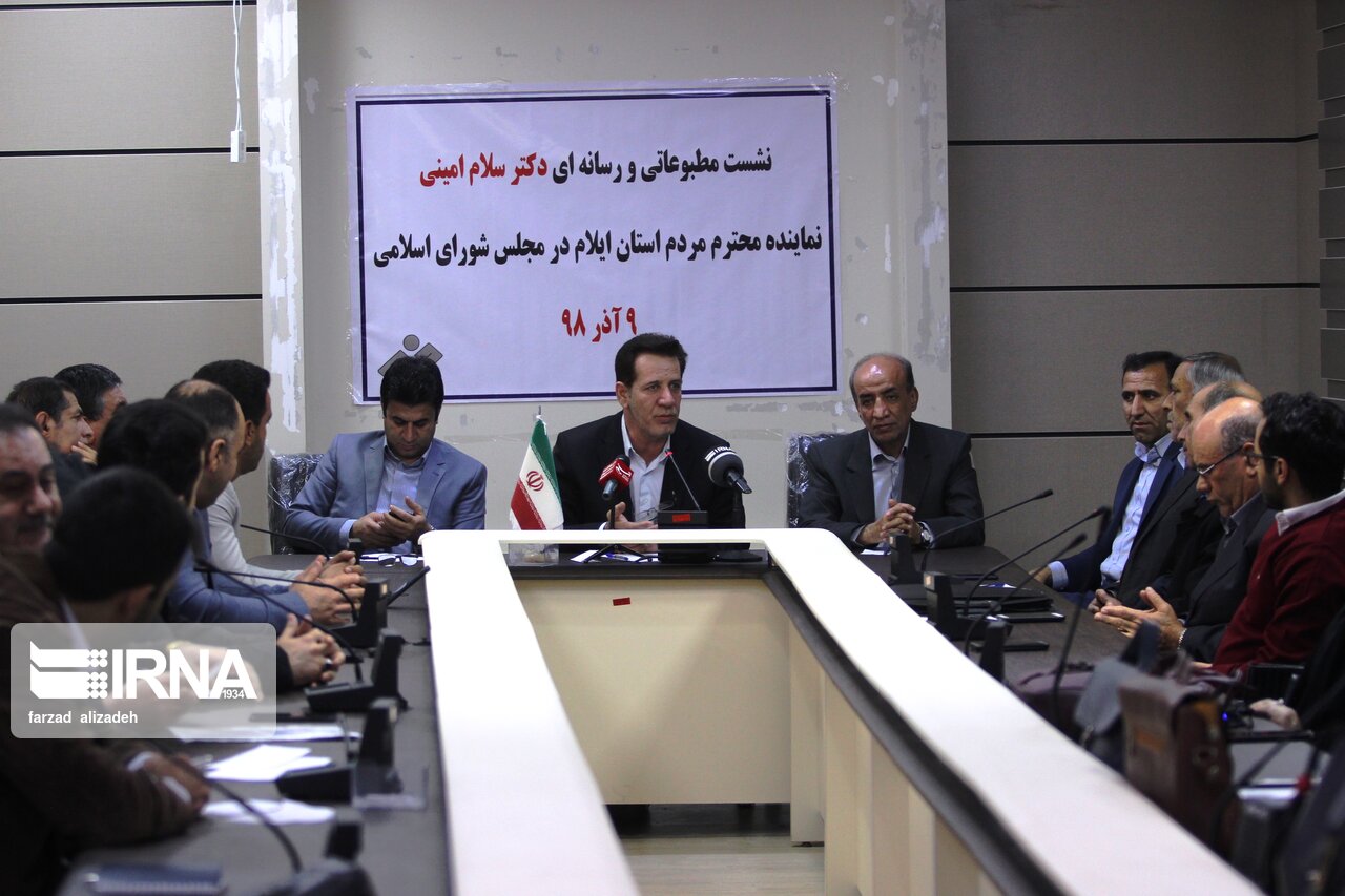 مسوؤلان ارشد کشور تنگنا‌های دولت را با مردم مطرح کنند