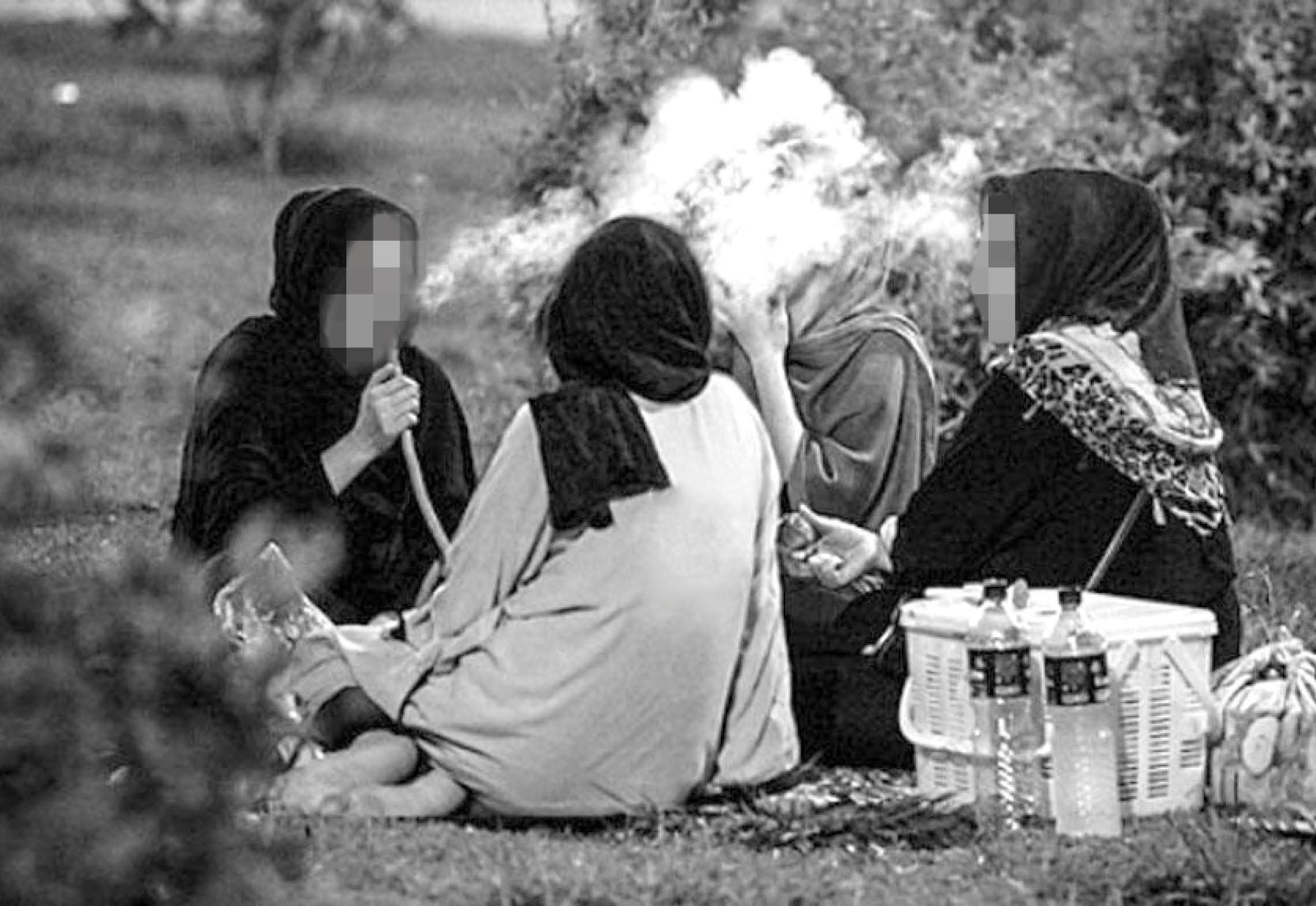 دل سپردن خانم‌ها به قل‌قل قلیان!