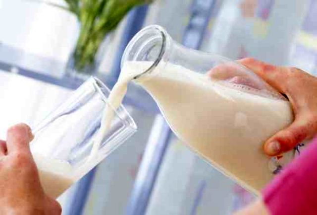 نوشیدن شیر در روز&zwnj;های آلودگی هوا، بی فایده است