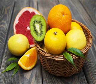 به این دلایل تا می&zwnj;توانید مرکبات بخورید