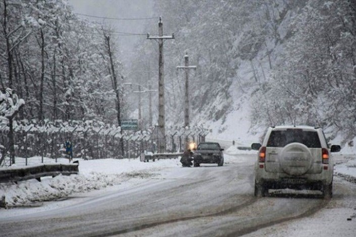 احتمال بارش برف سنگین در محور‌های کوهستانی مازندران / رانندگان زنجیر چرخ همراه داشته باشند