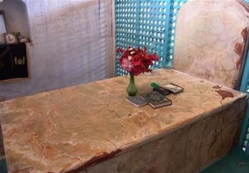 نخستین دانشمندی که در تخت فولاد به خاک سپرده شد