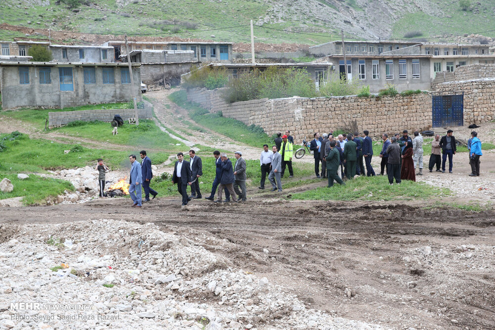 سیل زدگان چم شیر منتظر نباشند/ زمستان در راه است اما خبری از خانه های جدید نیست