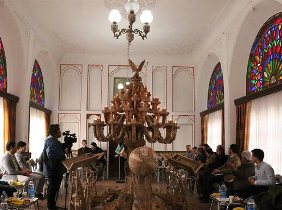 رو نمایی از درخت بشیر صلح و دوستی در تبریز
