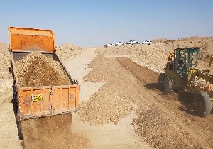 احداث بند خاکی پروژه کنترل و مهار گالی دشت کندران بندرلنگه
