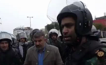 اینها دشمن ما نیستند؛ تا جایی که راه دارد تذکر دهید و صبور باشید