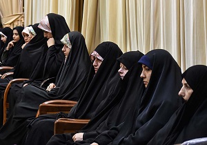 بانوان نخبه به عنوان الگو به جامعه معرفی می‌شوند