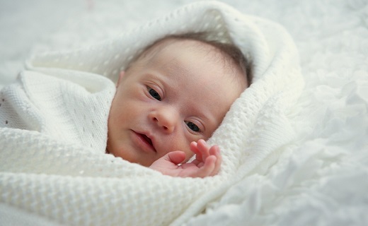 نوزاد به دنیا آمده