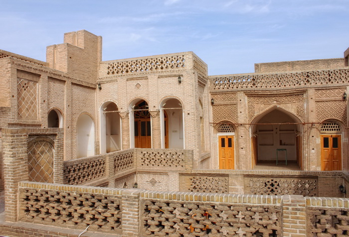 خانه سوزنگر کجاست؟