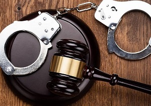 بازداشت شرور شهرک ولیعصر (عج) / تخریب ۱۱ دستگاه خودرو شهروندی توسط متهم