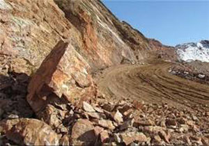 بازگشایی راه ارتباطی روستای پران پرویز پلدختر