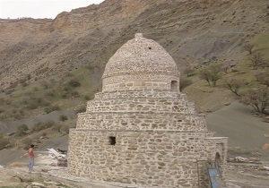 فصل دوم مرمت مقبره امام‌زاده احمد در خرم‌ آباد آغاز شد