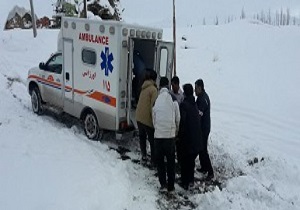نجات جان مادر باردار گرفتار شده در برف